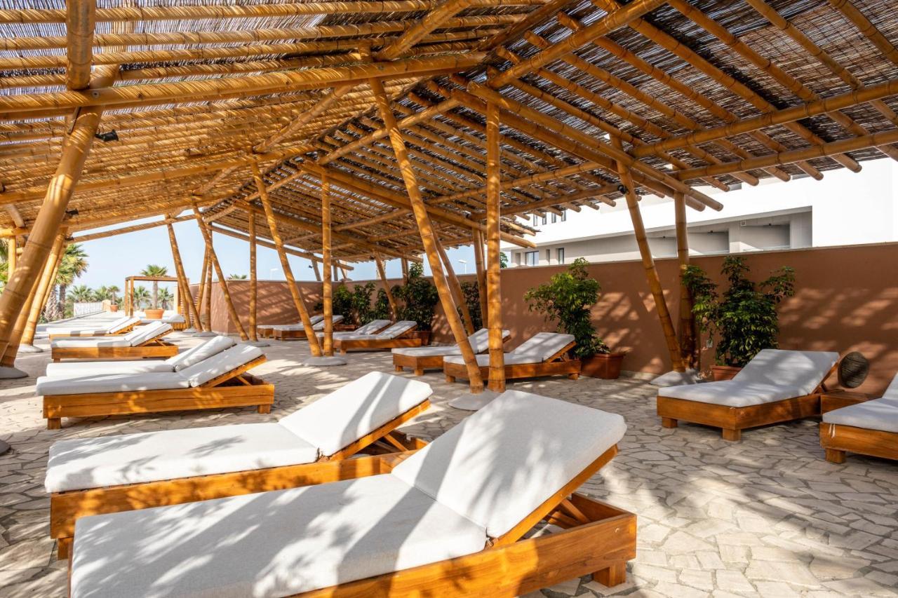 Zahara Beach & Spa By Qhotels - Adults Recommended Захара-де-лос-Атунес Экстерьер фото The beach at the hotel