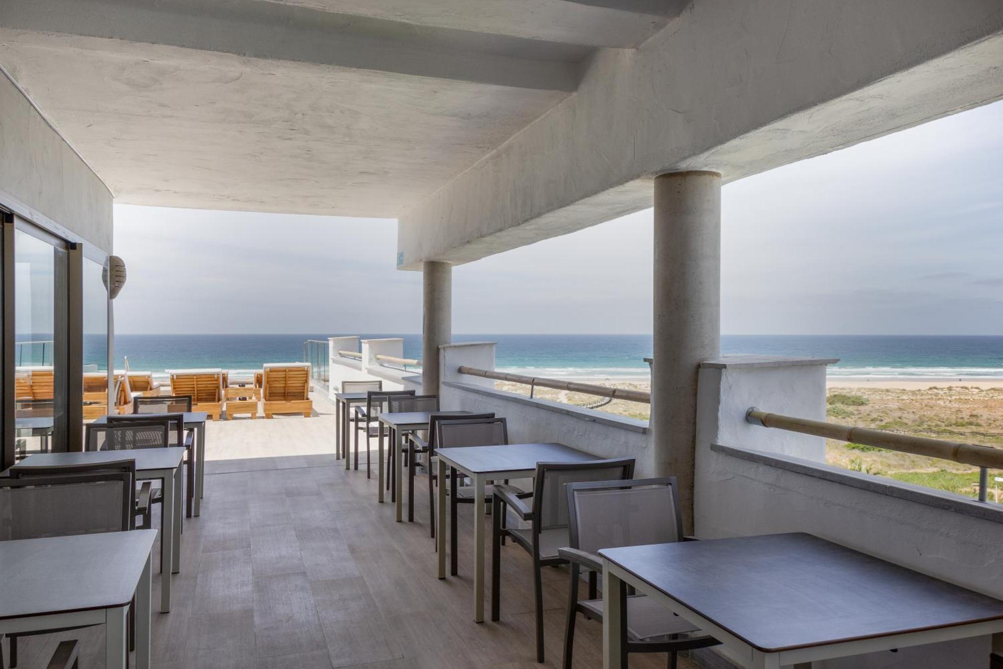 Zahara Beach & Spa By Qhotels - Adults Recommended Захара-де-лос-Атунес Экстерьер фото The beach at the hotel