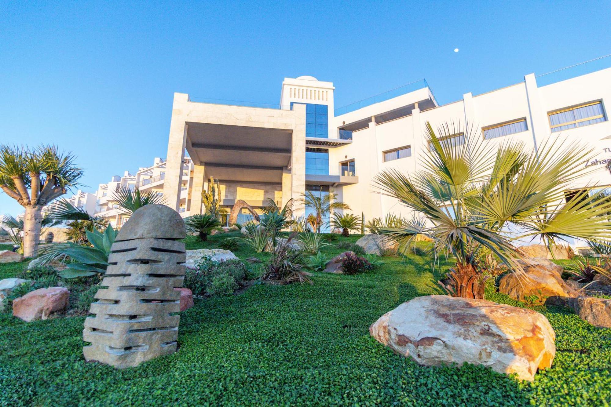 Zahara Beach & Spa By Qhotels - Adults Recommended Захара-де-лос-Атунес Экстерьер фото The main building of the university
